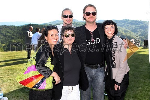 Darja Švajger, pevka, Dragica Petrovič, režiserka in producentka, Jurij Zrnec, TV voditelj ter Lara Jankovič, igralka in pevka