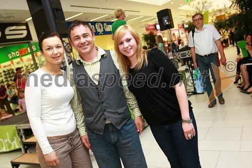 Denisa Mujkic, Janez Korpič, center manager Velejaparka in Tajda Kavčič