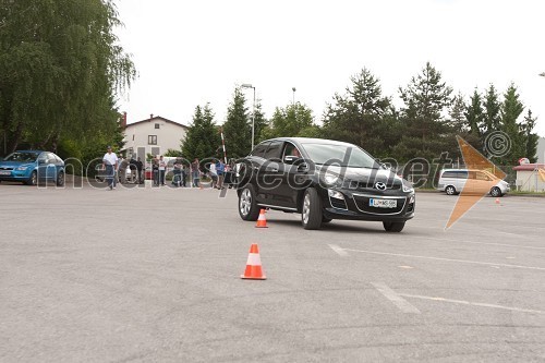 Spretnostna vožnja Mazda CX7
