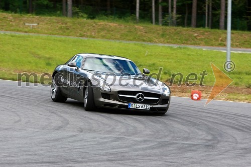 Mercedes SLS AMG