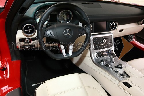 Notranjost vozila Mercedes Benz SLS AMG