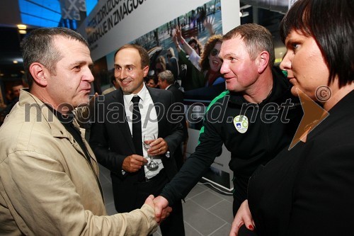 Uroš Skuhala, direktor in odgovorni urednik medijev ČZP Večer d.d., Uroš Seles, direktor BMW Selmar d.o.o., Matjaž Kek, selektor Slovenske nogometne reprezentance in Simona Brečko, vodja prodaje vozil BMW v podjetju Selmar d.o.o. Celje
