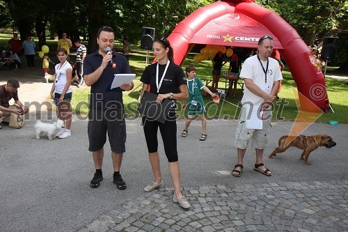 Sašo Papp, moderator na Radiu Center in povezovalec programa ter Mihaela Margan - Miša, organizatorka prireditve