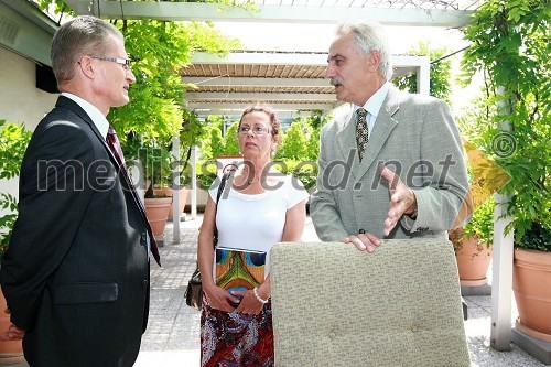 Zoran Janko, glavni izvršni direktor družbe Mobitel d.d., Anita Ogulin, Zveza prijateljev mladine Slovenije - Zveza prijateljev mladine Ljubljana Moste Polje in Franc Hočevar, predsednik Zveze prijateljev mladine Slovenije