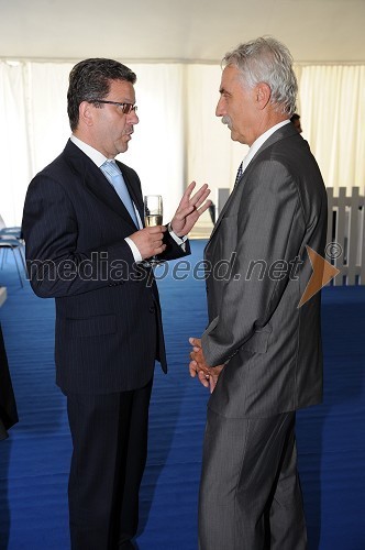 Dr. Konrad Kuštrin, predsednik Sindikata zdravnikov in zobozdravnikov Slovenije (FIDES) in Franc Hočevar, predsednik Zveze prijateljev mladine Slovenije