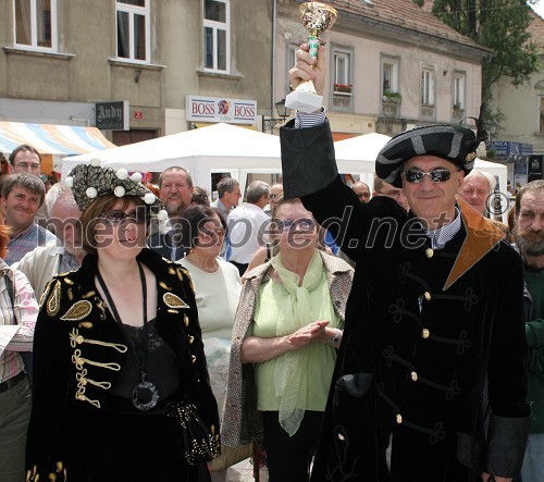 Tea Gorjup, podjetnica in Janez Ujčič, lastnik televizije RTS Maribor, kraljica in kralj črnih figur