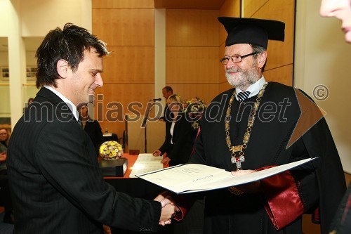 Dr. Zoran Mandžuka, Fakulteta za kemijo in kemijsko tehnologijo Univerze v Mariboru in prof. dr. Ivan Rozman, rektor Univerze v Mariboru