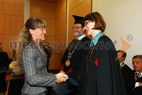 Dr. Andreja Špernjak, Fakulteta za naravoslovje in matematiko Univerze v Mariboru, prof. dr. Ivan Rozman, rektor Univerze v Mariboru in prof. dr. Nataša Vaupotič, dekanica Fakultete za naravoslovje in matematiko Univerze v Mariboru