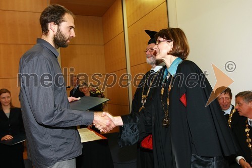 Dr. Matej Zajec, Fakulteta za naravoslovje in matematiko Univerze v Mariboru, prof. dr. Ivan Rozman, rektor Univerze v Mariboru in prof. dr. Nataša Vaupotič, dekanica Fakultete za naravoslovje in matematiko Univerze v Mariboru