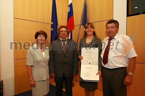 Doc. dr. Andrej Šorgo, Fakulteta za naravoslovje in matematiko Univerze v Mariboru, dr. Andreja Špernjak, Fakulteta za naravoslovje in matematiko Univerze v Mariboru in starši