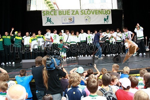 Sprejem Slovenske nogometne reprezentance na Prešernovem trgu v Ljubljani