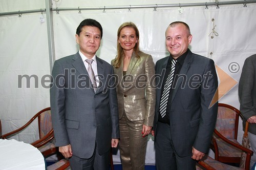 Kirsan Ilyumzhinov, predsednik FIDE - svetovne šahovske zveze in ruske republike Kalmikije, Katarina Kresal, notranja ministrica in Franc Kangler, župan MO Maribor