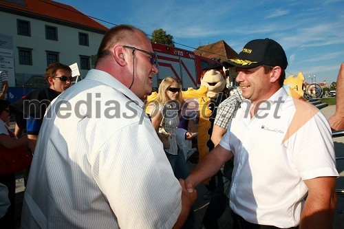 Aleš Hauc, generalni direktor Pošte Slovenije in Boštjan Muršič, kapitan Dravske vile