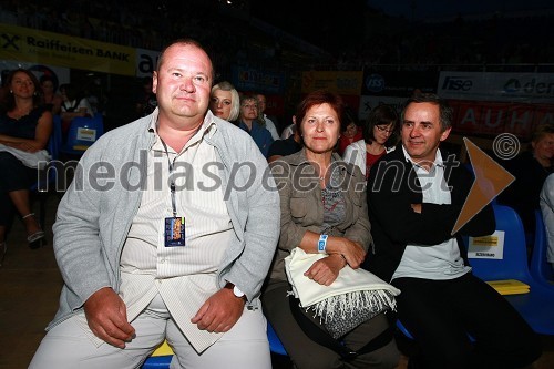 Aleš Hauc, generalni direktor Pošte Slovenije, Darinka Virant, članica Nadzornega sveta Pošte Slovenije ter njen soprog