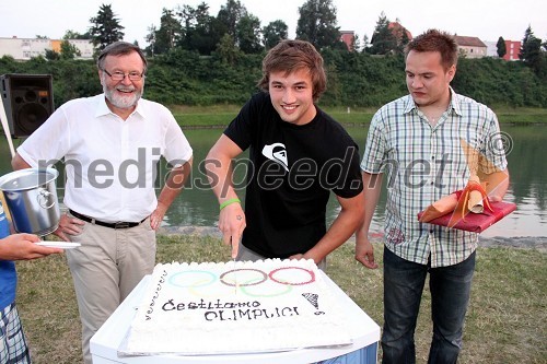 Prof. dr. Ivan Rozman, rektor Univerze v Mariboru , Filip Flisar, olimpijec, častni gost in študent Univerze v Mariboru ter Danijel Vuk, predsednik Študentskega sveta stanovalcev Študentskih domov
	