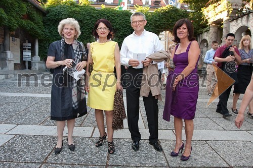 Jasmin Petan Malahovsky, hčerka Žarka Petana in predsednica Društva slovensko-škotskega prijateljstva, dr. Verica Trstenjak, generalna pravobranilka Sodišča Evropskih skupnosti, Marko Jagodič in soproga Nataša