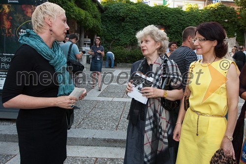 Meta Ornik, voditeljica oddaje O živalih in ljudeh, Jasmin Petan Malahovsky, hčerka Žarka Petana in predsednica Društva slovensko-škotskega prijateljstva ter dr. Verica Trstenjak, generalna pravobranilka Sodišča Evropskih skupnosti