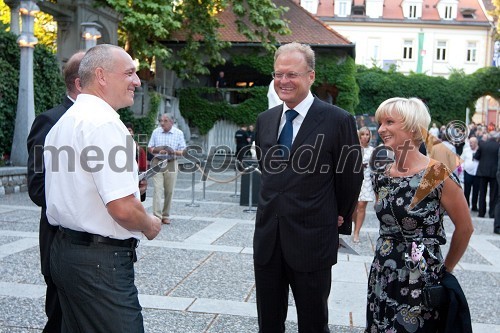 Damjan Damjanovič, direktor Slovenske filharmonije, Janez Škrabec, direktor podjetja Riko d.o.o. in soproga Sonja Poljanšek - Škrabec, lastnica Welness centra Sunny in lokala Sunny cafe