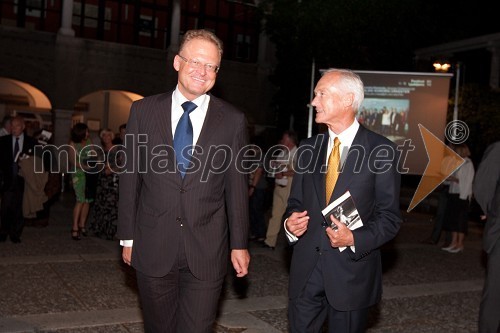 Janez Škrabec, direktor podjetja Riko d.o.o. in Janez Pergar, predsednik upravnega odbora podjetja Kompas d.d.