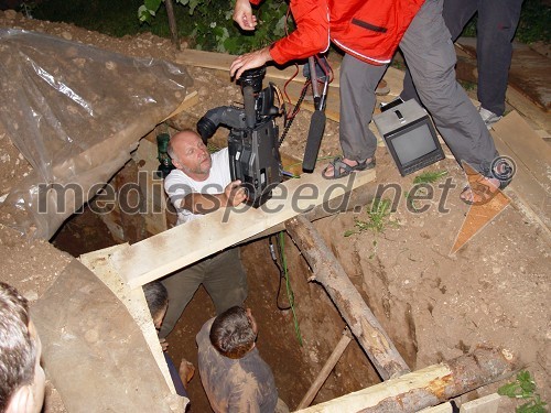 Snemanje je potekalo v težkih pogojih