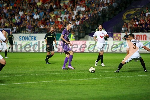 Nogometaš NK Maribor in nogometaša NK Videoton