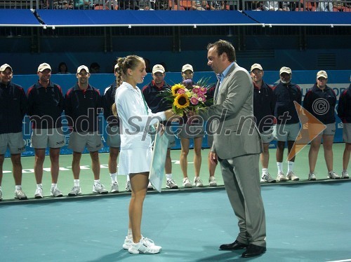 Ana Čakvetadze, teniška igralka in Andrej Bizjak, direktor turnirja Banka Koper Slovenia Open