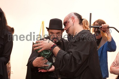 	Jose Mojica Marins, režiser, scenarist, igralec in Sebastjan Šeremet, umetnik