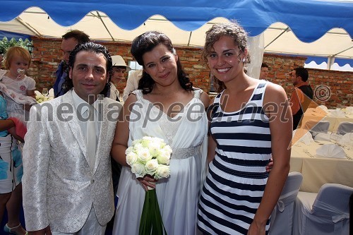 Jože Kontrec, član skupine Langa, Dada Kladnik, operna pevka in Tadeja Ternar, Miss Slovenije 2007