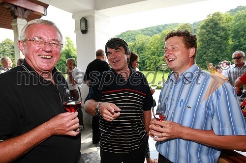 Drago Bulc, novinar in predsednik društva turističnih in potovalnih novinarjev Slovenije in Tone Anderlič, poslanec ter  	Danilo Steyer, predsednik Združenja družinskih vinogradnikov vinarjev Slovenije