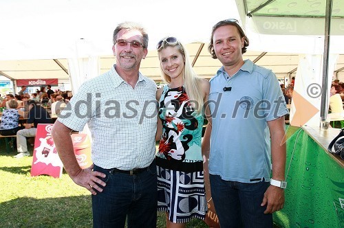 Dr. Bojan Korošec, direktor Splošne bolnišnice Murska Sobota, Vesna Vitrih, slikarka in lastnica VV ART in Kristjan Magdič, direktor in lastnik podjetja Frontal