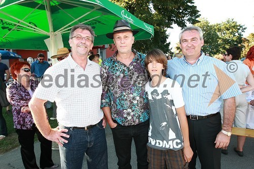 Dr. Bojan Korošec, direktor Splošne bolnišnice Murska Sobota, Vlado Kreslin, glasbenik, sin Naj Vid in Marjan Maček, pomočnik direktorja za poslovne zadeve 
	