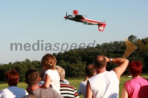 Peter Podlunšek, akrobatski pilot