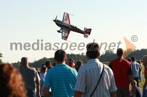 Peter Podlunšek, akrobatski pilot