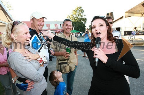 Petra Slapar, pevka, soprog Robert Lavtar, Center alternative Altorion in Alenka Gotar, pevka