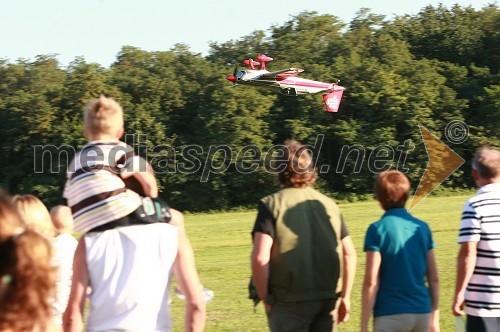 Peter Podlunšek, akrobatski pilot