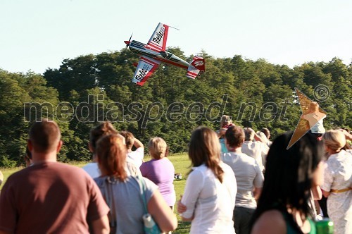 Peter Podlunšek, akrobatski pilot