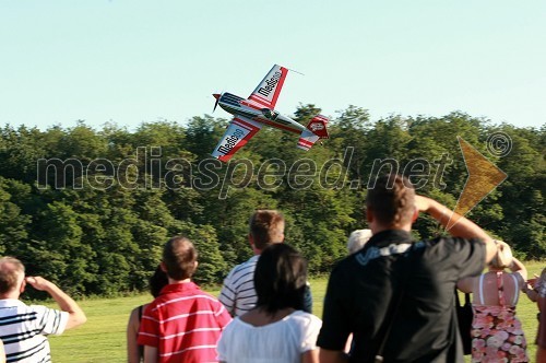 Peter Podlunšek, akrobatski pilot