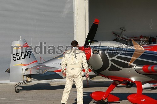 Peter Podlunšek, akrobatski pilot