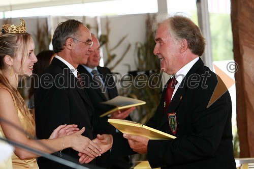 Andreja Erzetič, Vinska kraljica Slovenije 2010 in Janez Erjavec, direktor Pomurskega sejma ter Boris Lisjak, Domačija Lisjak na Krasu vinogradništvo in kletarstvo