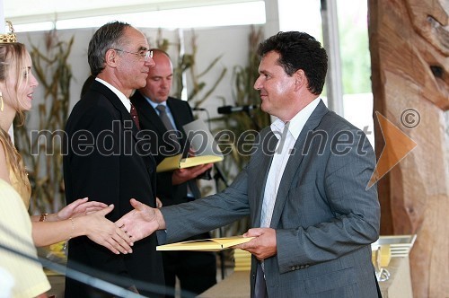 Andreja Erzetič, Vinska kraljica Slovenije 2010 in Janez Erjavec, direktor Pomurskega sejma ter Janez Živič, direktor Kmečka zadruga Krško