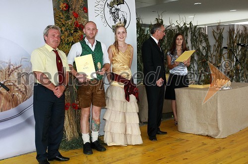 dr. Mojmir Wondra, predsednik ocenjevalne komisije in ... ter Andreja Erzetič, Vinska kraljica Slovenije 2010 in Janez Erjavec, direktor Pomurskega sejma ter ...