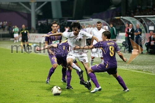 Javier Pastore, nogometaš US Citta di Palermo in Dejan Mezga, nogometaš NK Maribor 	