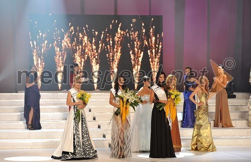 Ajda Sitar, prva spremljevalka Miss Slovenije 2010, Sandra Adam, Miss Slovenije 2010 in Sandra Skutnik, druga spremljevalka Miss Slovenije 2010 in finalistke za Miss Slovenije 2010