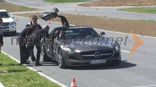 Mercedes Benz SLS AMG se predstavi