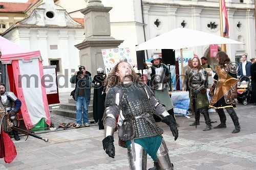 Član srednjeveške mečevalske skupine Merlet
