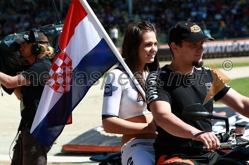 Dina Brežnjak, štartna deklica in ...