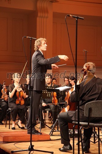 Richard Tognetti, avstralski violinist, dirigent in skladatelj ter umetniški vodja Festivala Maribor