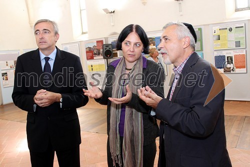 Aleš Zalar, minister za pravosodje, dr. Taja Kramberger, mentorica razstave in ...