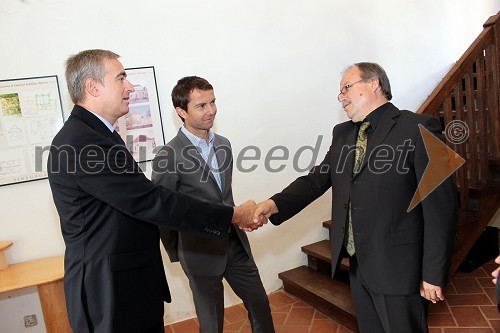 Aleš Zalar, minister za pravosodje, Tomaž Orešič, kandidat za župana Mestne občine Maribor in dr. Marjan Toš, Sinagoga Maribor