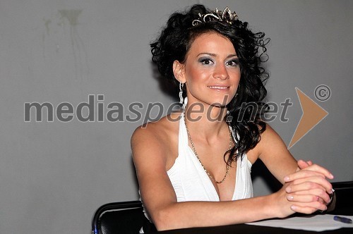 Elfete Veliu, Miss Bikini 2009